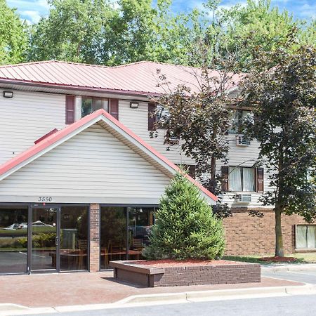 Super 8 By Wyndham Waldorf Motel Kültér fotó