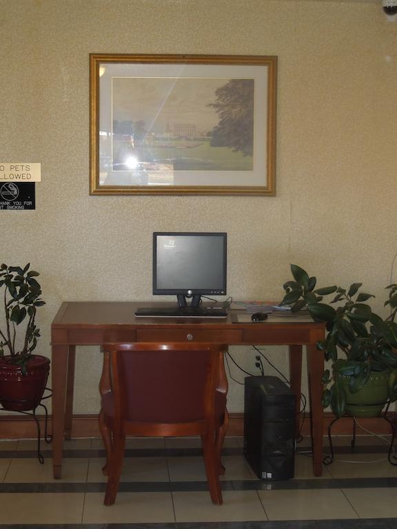 Super 8 By Wyndham Waldorf Motel Kültér fotó
