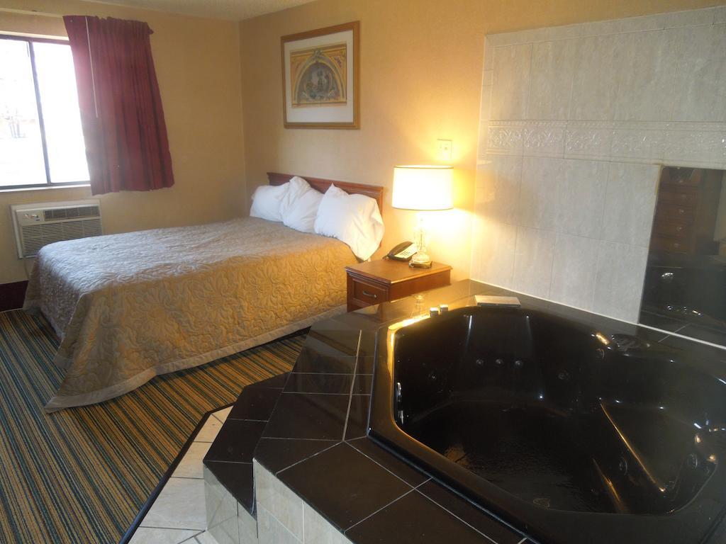 Super 8 By Wyndham Waldorf Motel Kültér fotó