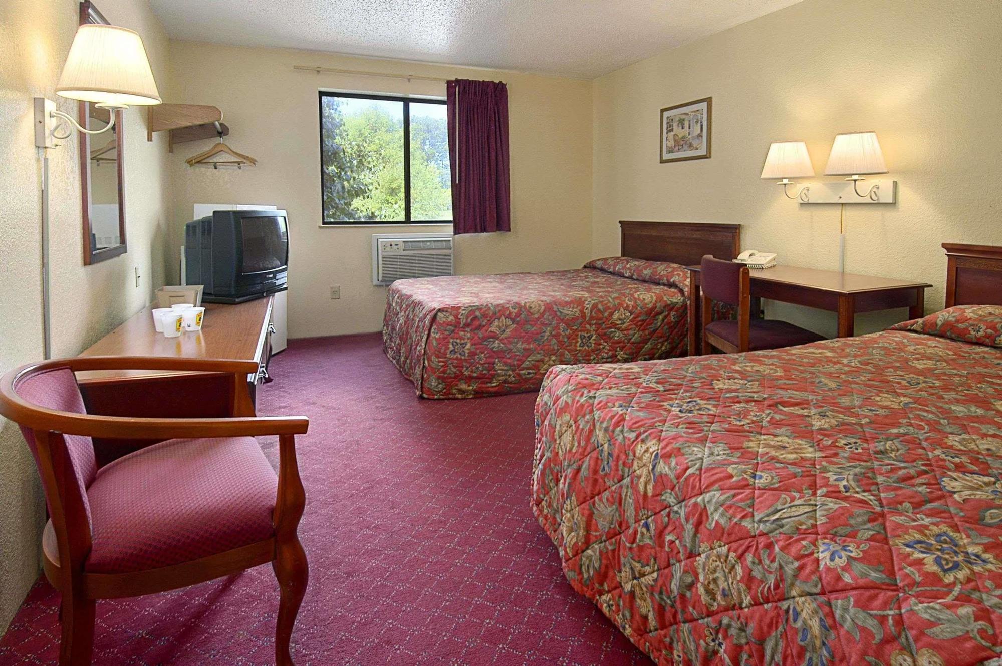 Super 8 By Wyndham Waldorf Motel Kültér fotó